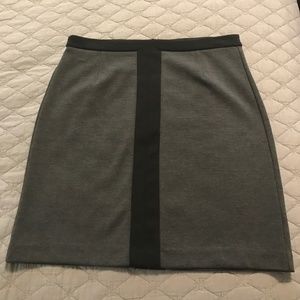 Laundry by Shelli Segal business woman’s skirt in grey and black.